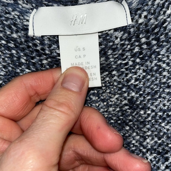 𝅺H & M Heather Blue V Neck Knit Sweater - Size Small - Picture 5 of 9